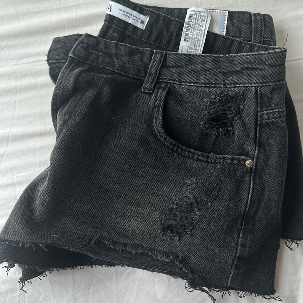 LOW RISE RIPPED DENIM SHORTS - Picture 5 of 7